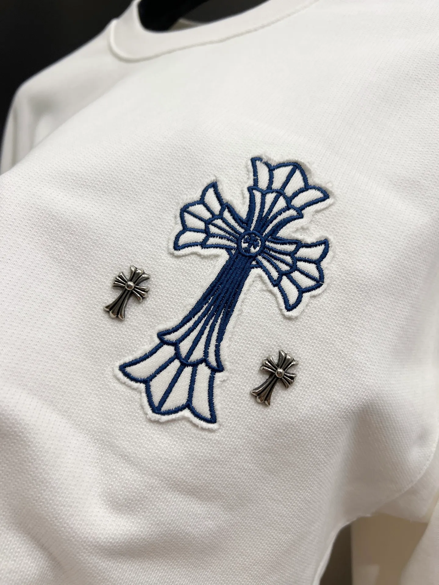 🅿️310 CH Cro 2025 Autumn and Winter New Style Customized 430g double yarn fabric, round neck long-sleeved sweatshirt, chest cross patch embroidery process, classic Sanskrit letter embroidery patch + hardware design process, high-end version! The same loose version for men and women S M L XL XXL five sizes color black white